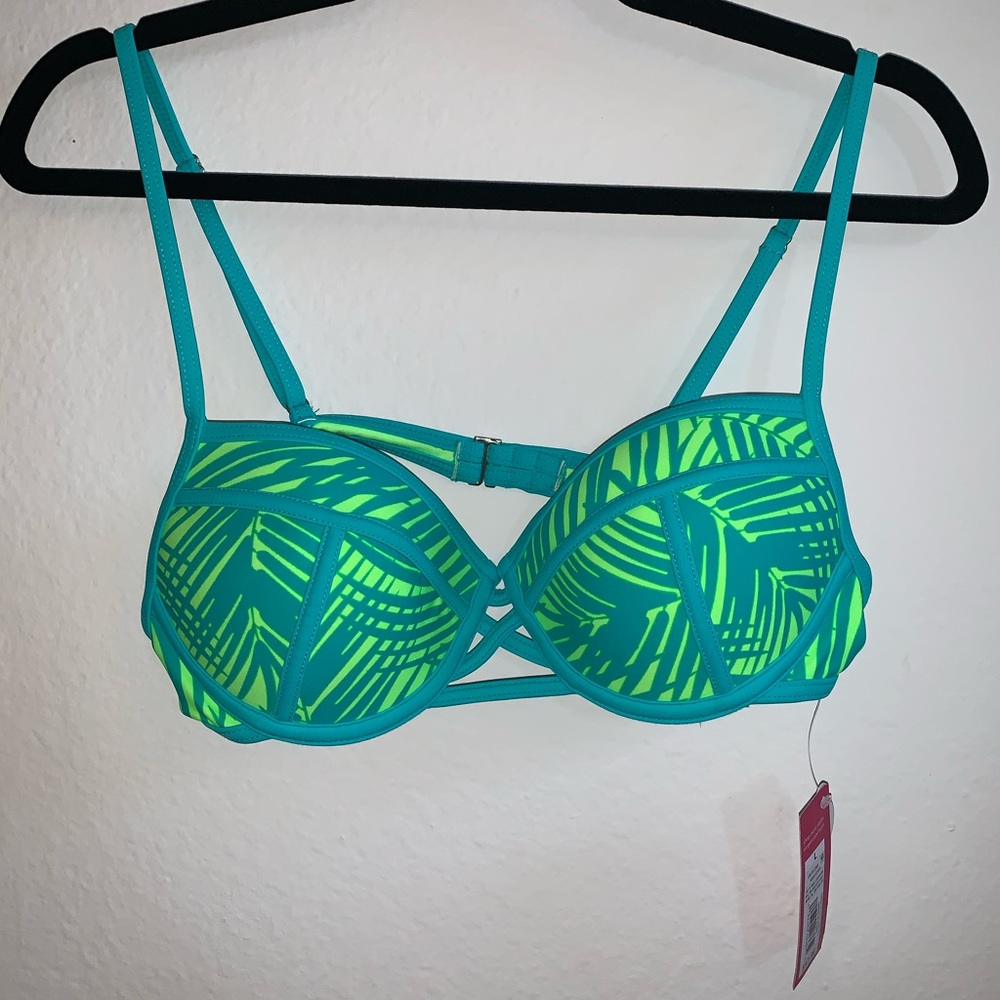 NWT bikini top, size large